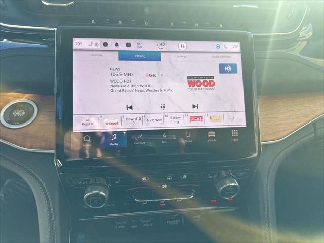 2022 Jeep Grand Cherokee Summit Reserve 4x4 2022 Jeep Grand Cherokee Summit Reserve 4x4