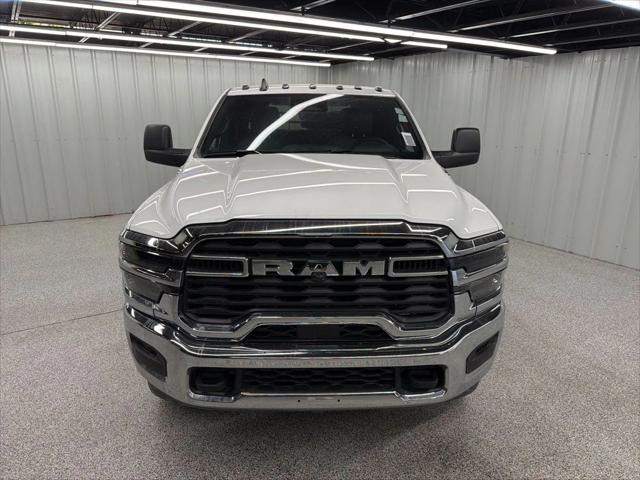 2026 RAM Ram 3500 Chassis Cab RAM 3500 TRADESMAN CREW CAB CHASSIS 4X4 60 CA 2026 RAM Ram 3500 Chassis Cab RAM 3500 TRADESMAN CREW CAB CHASSIS 4X4 60 CA