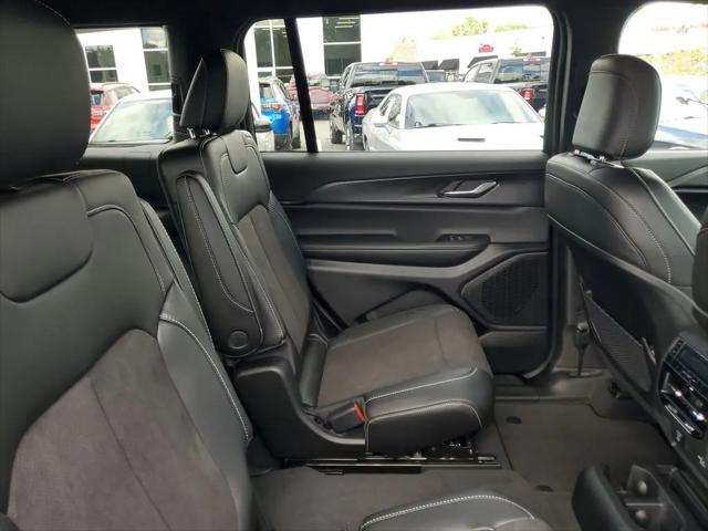 2025 Jeep Grand Cherokee L Altitude X 4x4