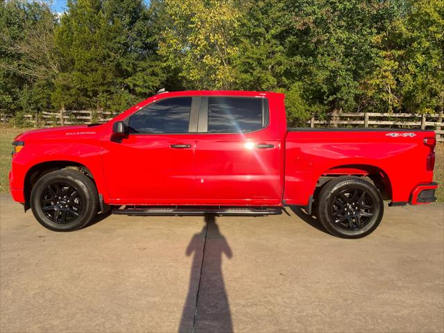2023 Chevrolet Silverado 1500 4WD Crew Cab Short Bed Custom
