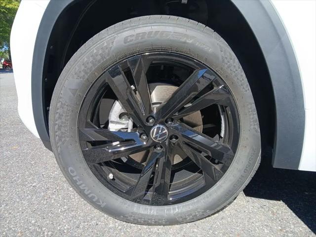 2026 Volkswagen Atlas Cross Sport SEL R-Line Black