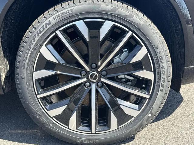 2026 Volvo XC90 Plug-In Hybrid Ultra Dark Theme, T8 AWD, Electric/Gasoline, 7 Seats