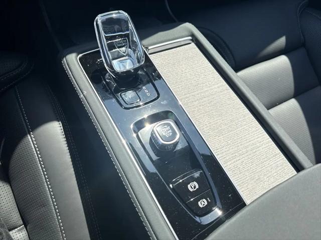 2026 Volvo XC90 Plug-In Hybrid Ultra Dark Theme, T8 AWD, Electric/Gasoline, 7 Seats