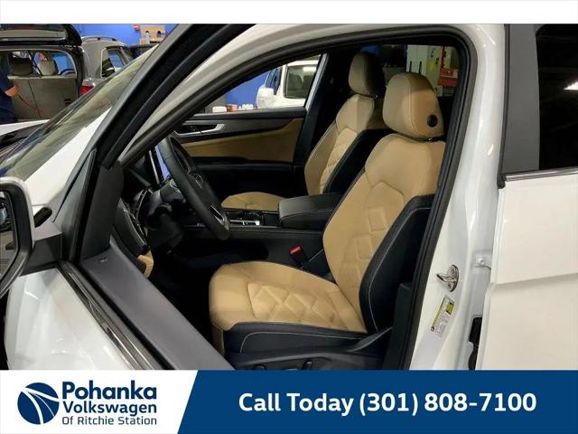 2026 Volkswagen Atlas Cross Sport SE with Technology