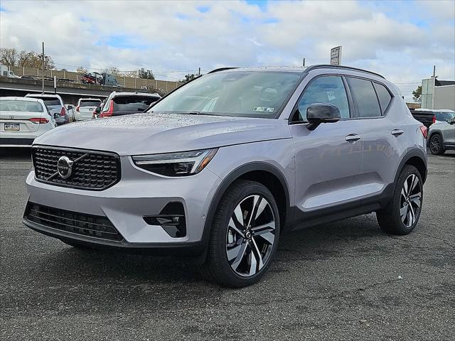 2026 Volvo XC40 Ultra, B5 AWD Gas (mild hybrid), Dark