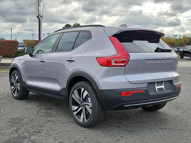 2026 Volvo XC40 Ultra, B5 AWD Gas (mild hybrid), Dark