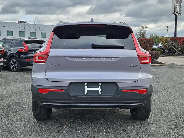 2026 Volvo XC40 Ultra, B5 AWD Gas (mild hybrid), Dark