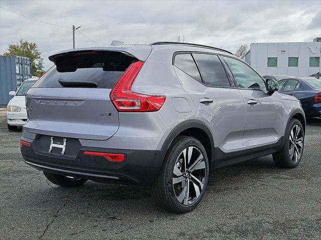 2026 Volvo XC40 Ultra, B5 AWD Gas (mild hybrid), Dark