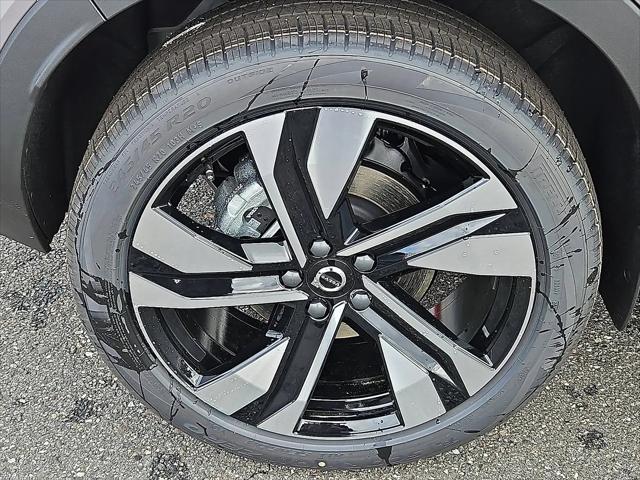 2026 Volvo XC40 Ultra, B5 AWD Gas (mild hybrid), Dark