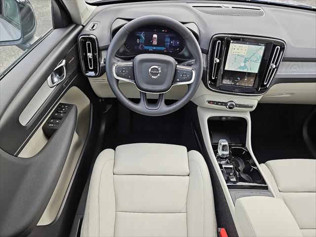2026 Volvo XC40 Ultra, B5 AWD Gas (mild hybrid), Dark