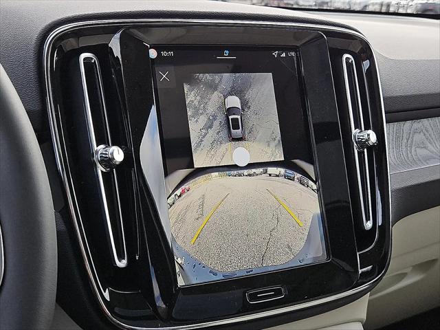 2026 Volvo XC40 Ultra, B5 AWD Gas (mild hybrid), Dark