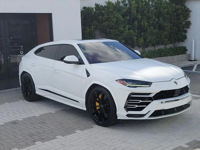2022 Lamborghini Urus Graphite Capsule