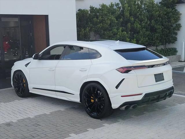 2022 Lamborghini Urus Graphite Capsule