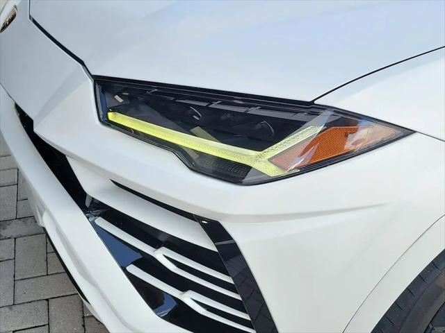 2022 Lamborghini Urus Graphite Capsule
