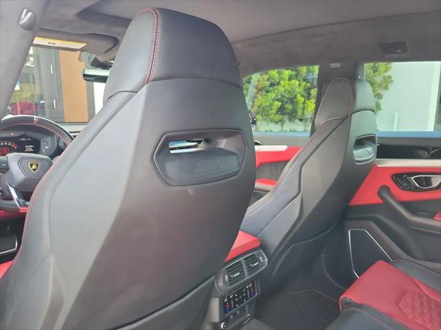 2022 Lamborghini Urus Graphite Capsule