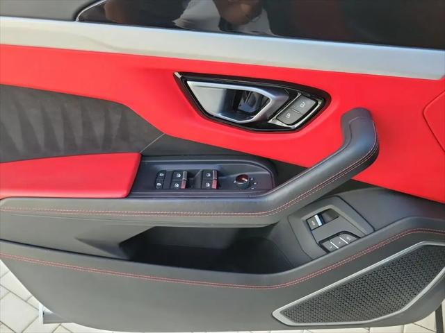 2022 Lamborghini Urus Graphite Capsule