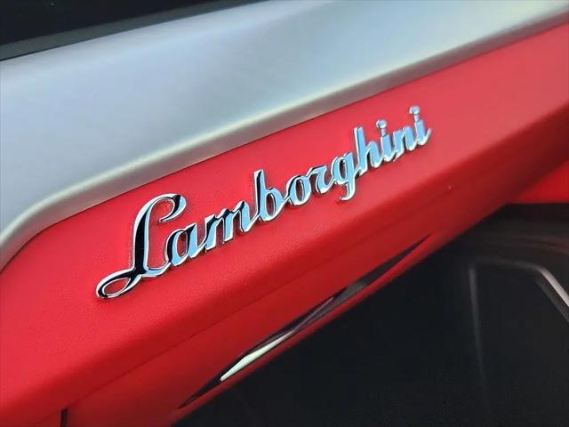 2022 Lamborghini Urus Graphite Capsule