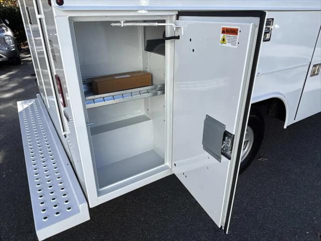 2025 GMC Savana Cutaway Work Van