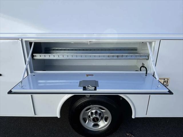 2025 GMC Savana Cutaway Work Van