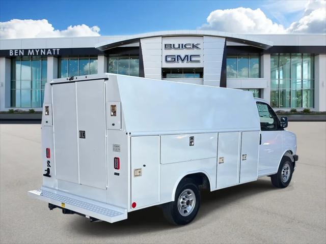 2025 GMC Savana Cutaway Work Van