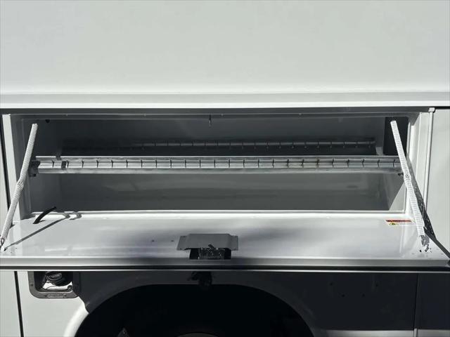 2025 GMC Savana Cutaway Work Van