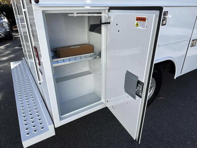 2025 GMC Savana Cutaway Work Van