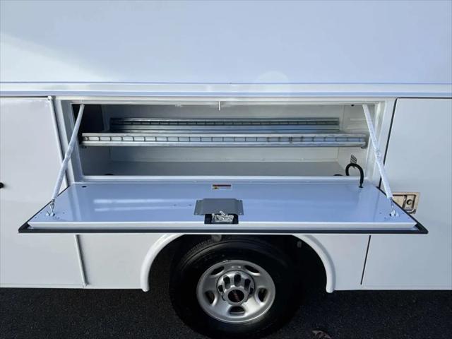 2025 GMC Savana Cutaway Work Van