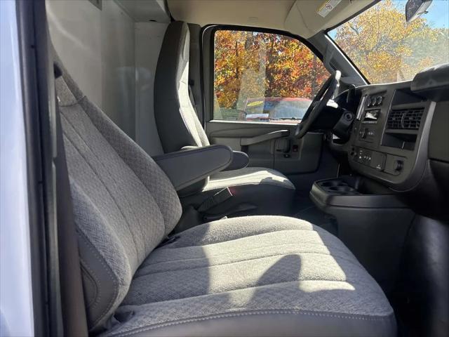 2025 GMC Savana Cutaway Work Van