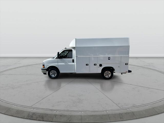 2025 GMC Savana Cutaway Work Van