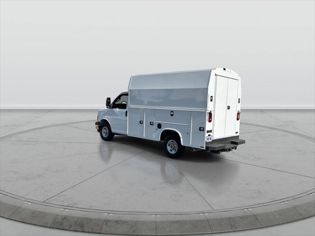 2025 GMC Savana Cutaway Work Van