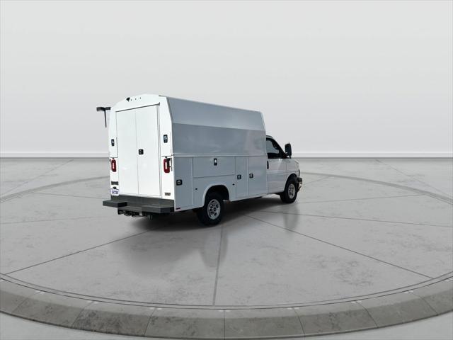 2025 GMC Savana Cutaway Work Van