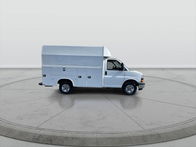 2025 GMC Savana Cutaway Work Van