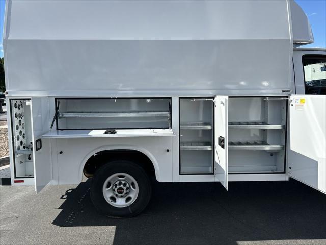 2025 GMC Savana Cutaway Work Van