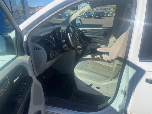 2016 Chrysler Town and Country Touring 2016 Chrysler Town and Country Touring