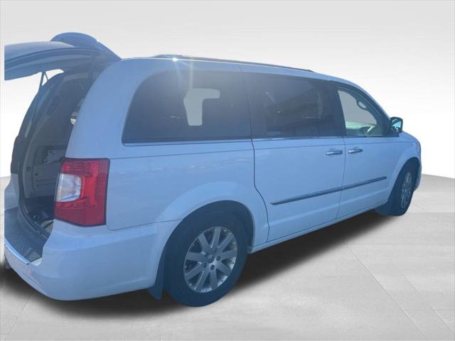 2016 Chrysler Town and Country Touring 2016 Chrysler Town and Country Touring