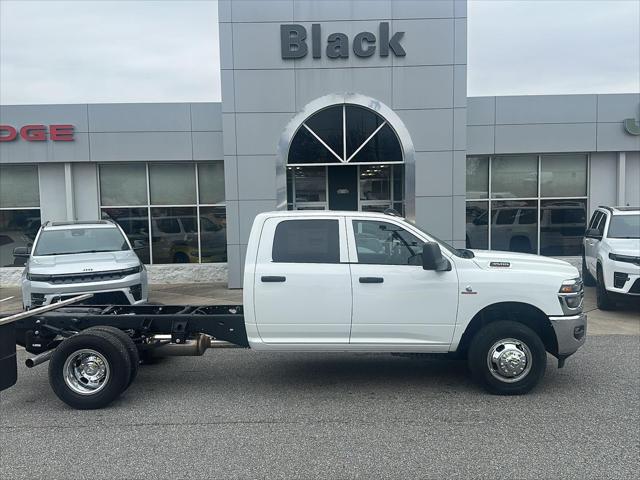 2026 RAM Ram 3500 Chassis Cab RAM 3500 TRADESMAN CREW CAB CHASSIS 4X4 60 CA