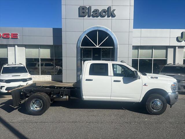 2026 RAM Ram 3500 Chassis Cab RAM 3500 TRADESMAN CREW CAB CHASSIS 4X4 60 CA
