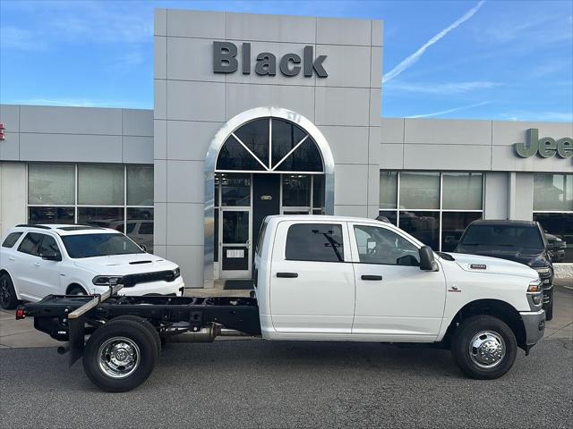 2026 RAM Ram 3500 Chassis Cab RAM 3500 TRADESMAN CREW CAB CHASSIS 4X4 60 CA