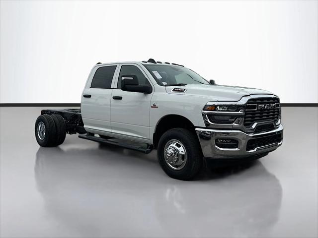 2026 RAM Ram 3500 Chassis Cab RAM 3500 TRADESMAN CREW CAB CHASSIS 4X4 60 CA