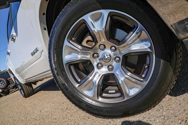 2020 RAM 1500 Laramie Crew Cab 4x4 57 Box