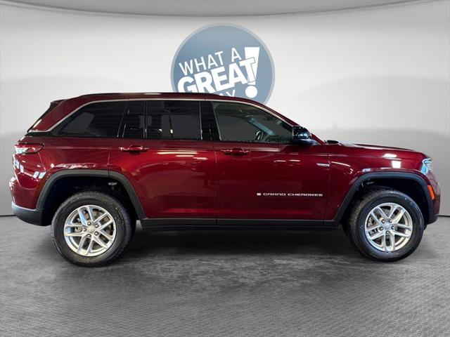 2025 Jeep Grand Cherokee GRAND CHEROKEE LAREDO X 4X4