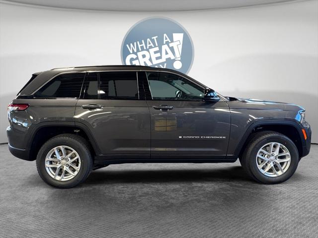 2025 Jeep Grand Cherokee GRAND CHEROKEE LAREDO X 4X4