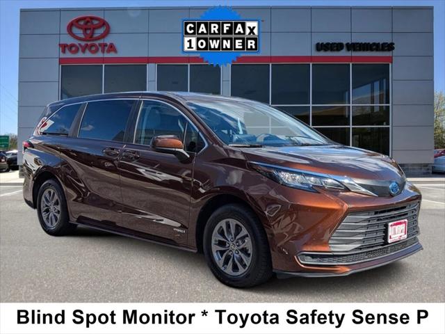 2021 Toyota Sienna LE 2021 Toyota Sienna LE