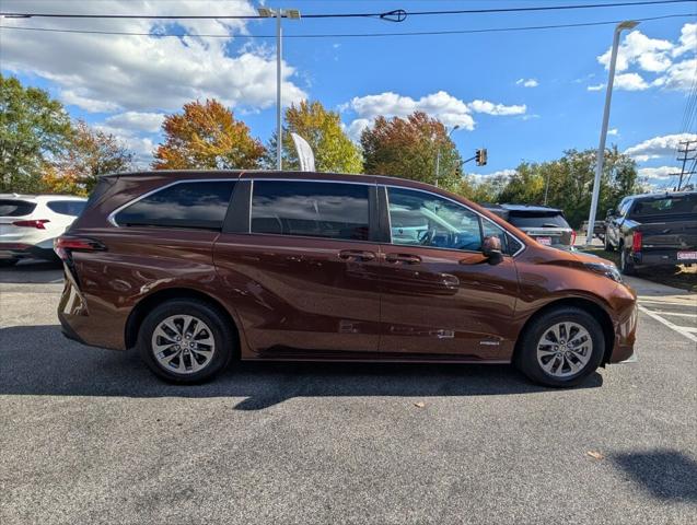 2021 Toyota Sienna LE 2021 Toyota Sienna LE