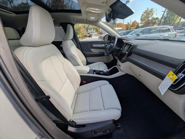 2026 Volvo XC40 Ultra, B5 AWD Gas (mild hybrid), Dark