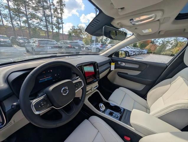 2026 Volvo XC40 Ultra, B5 AWD Gas (mild hybrid), Dark