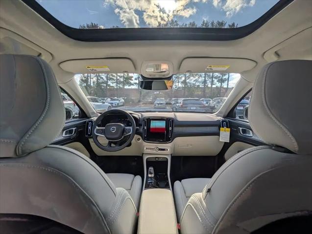 2026 Volvo XC40 Ultra, B5 AWD Gas (mild hybrid), Dark