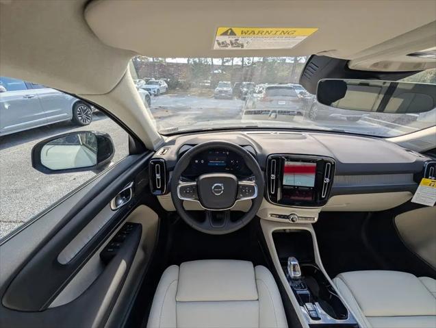 2026 Volvo XC40 Ultra, B5 AWD Gas (mild hybrid), Dark