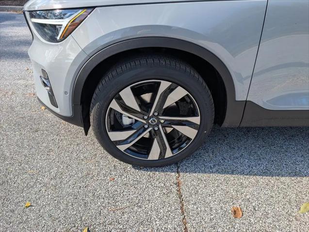 2026 Volvo XC40 Ultra, B5 AWD Gas (mild hybrid), Dark