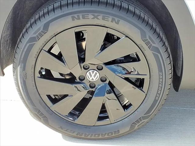 2026 Volkswagen Atlas Cross Sport SE with Technology